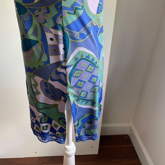 Victoria’s Secret Lace Camisole Slip - Picture 11 of 11